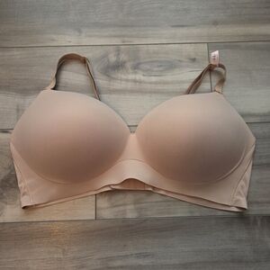 Victoria's Secret Seamless Paddwd No Wire Nude PushUp Bra